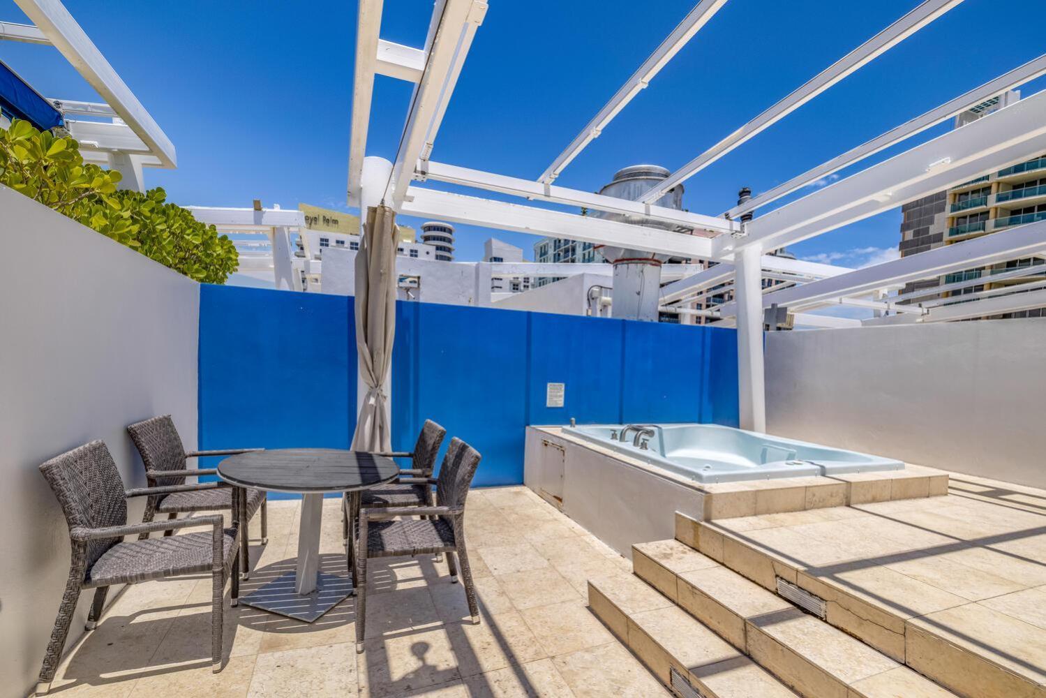 Large On Ocean Drive With Direct Access To The Appartement *