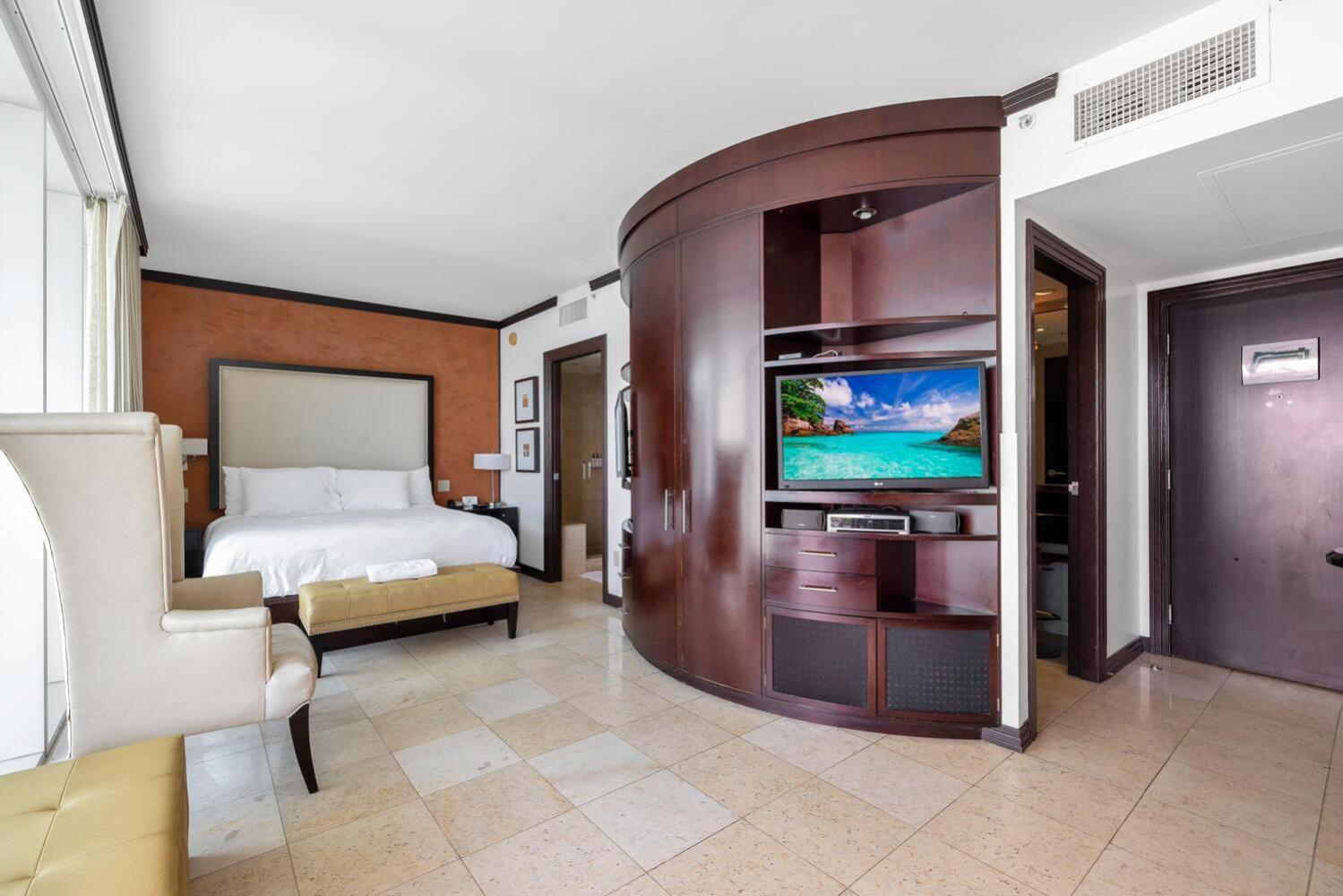 Large On Ocean Drive With Direct Access To The Appartement *