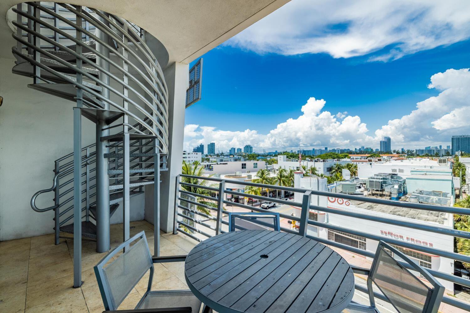 Large On Ocean Drive With Direct Access To The Appartement *