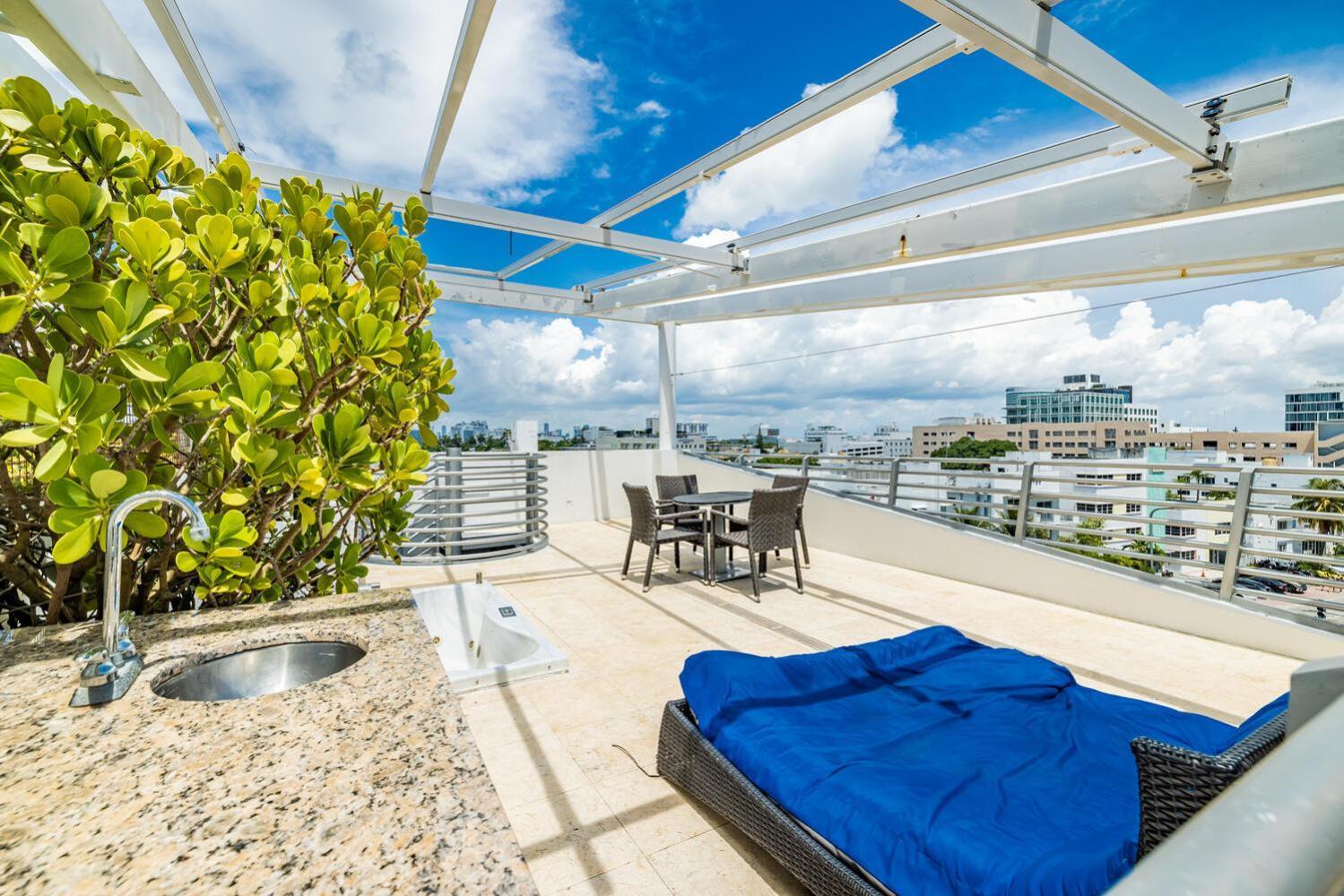 Large On Ocean Drive With Direct Access To The Appartement