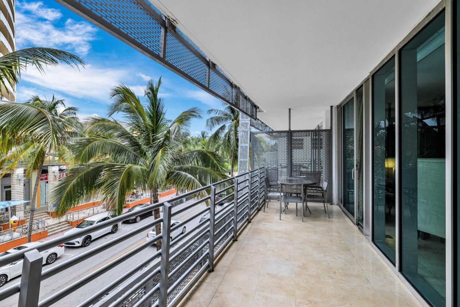 Large On Ocean Drive With Direct Access To The Appartement *