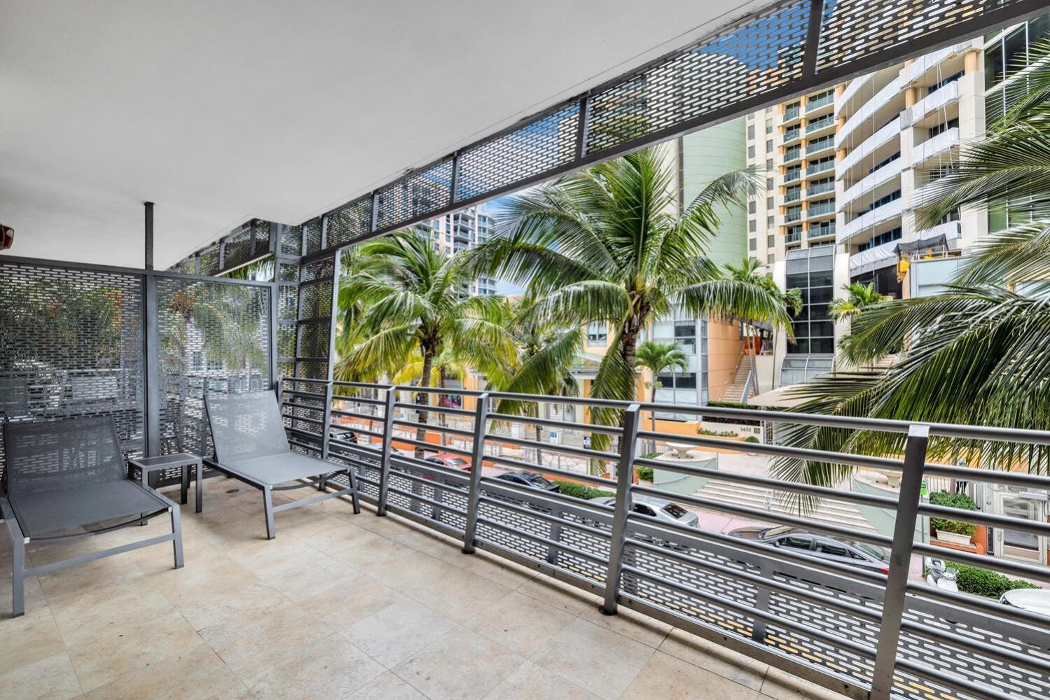 Large On Ocean Drive With Direct Access To The Appartement *