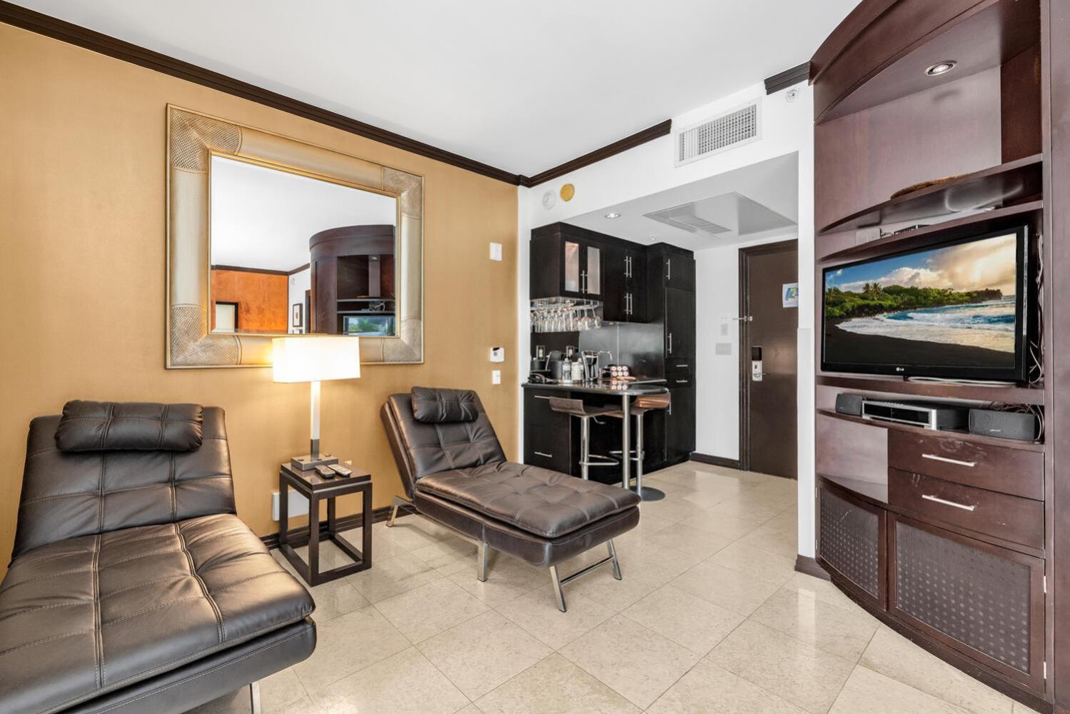 Large On Ocean Drive With Direct Access To The Appartement